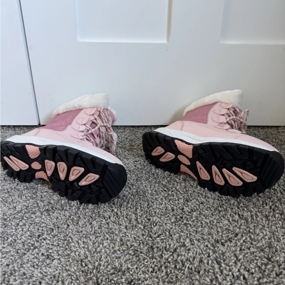 COOJOY Women's Size 7.5 Pink & White Faux Fur Lined Winter Boots - Picture 4 of 5